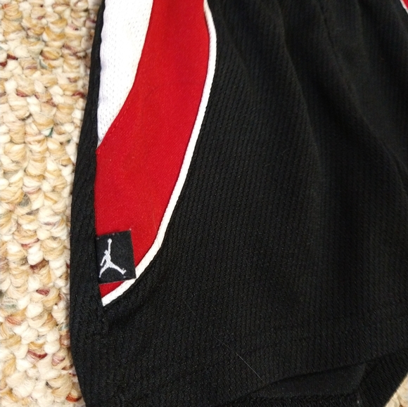 Size 18 Months Air Jordan baby boys black white an red basketball shorts - Picture 4 of 10